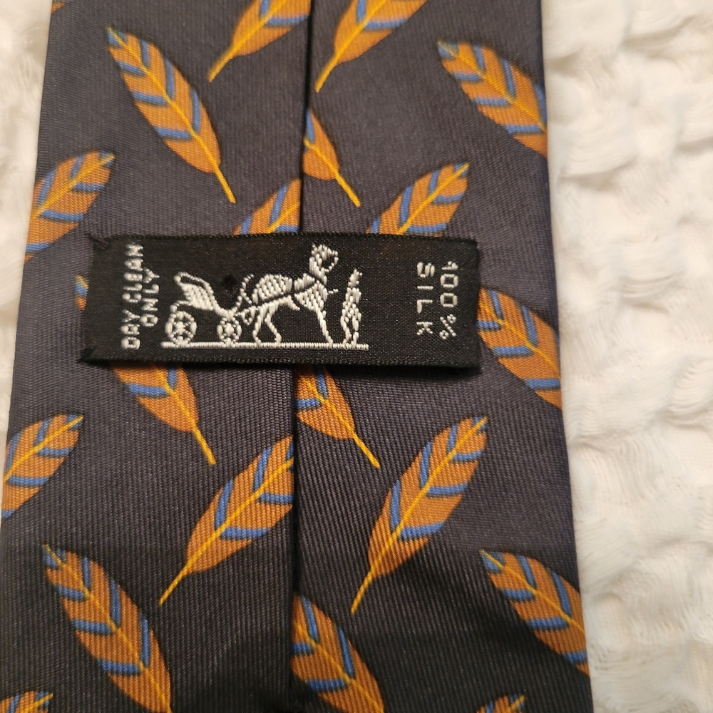 Hermes Authentic Elegant Black and Orange Feather Pattern Tie - Picture 6 of 12
